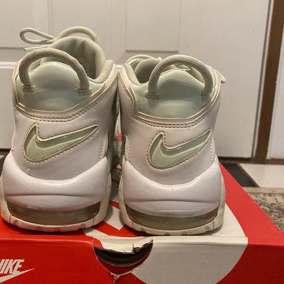 Nike uptown light green and white - Picture 6 of 9